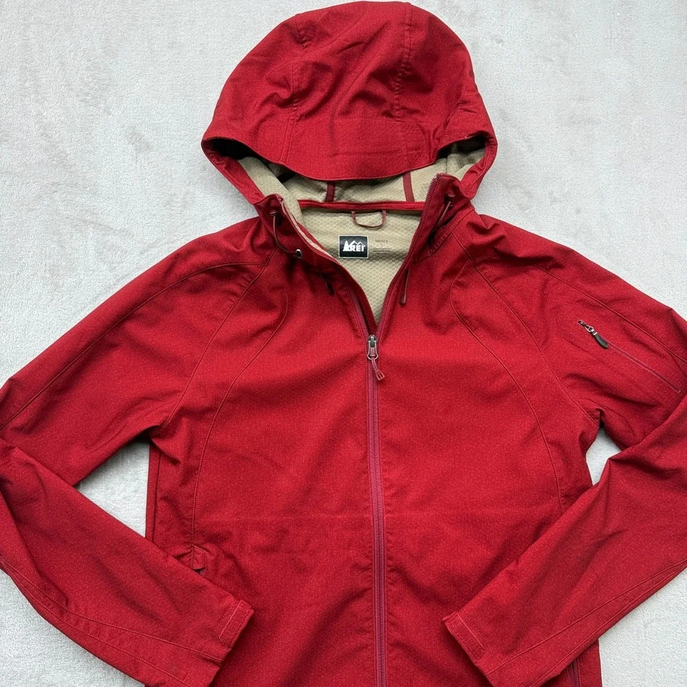 REI Jacket Mens Small Red McCone Softshell Hooded Full Zip Hiking Outdoor‎ Light